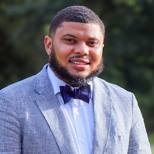 Outdoor headshot of NJM employee, Michael.